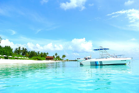 sailboat on beach thumbnail