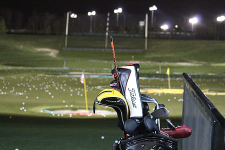 Titleist golf bag on golf course thumbnail