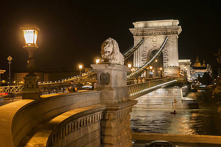 Stone Chain Bridge by night in Budapest, Hungary thumbnail