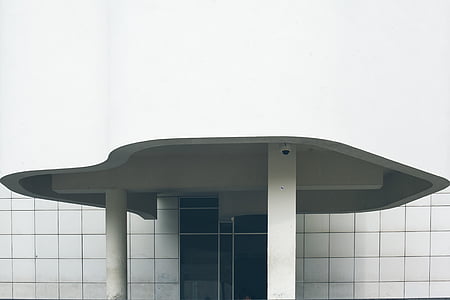 white concrete wall thumbnail
