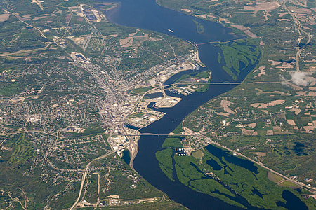 Aerial View of Dubuque, Iowa thumbnail