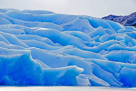 snow mountain under white sky thumbnail