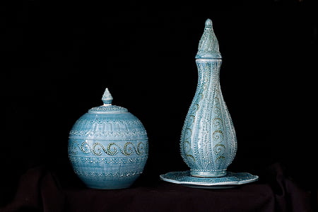 two blue vases thumbnail
