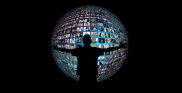 man showing social media world map thumbnail