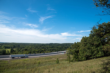 Highway from the overlook at Cayuhoga Valley National Park, Ohio thumbnail