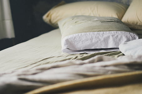 macro shot photography of pillow thumbnail