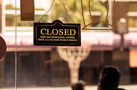 black closed sign thumbnail