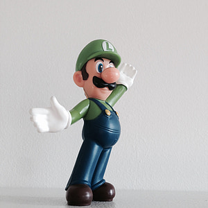 Super Mario Luigi figurine thumbnail