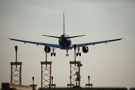 commercial airplane in flight thumbnail