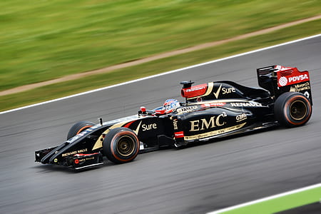 black F1 Car on road thumbnail