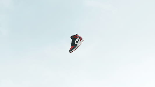 unpaired retro Air Jordan 1 shoe thumbnail