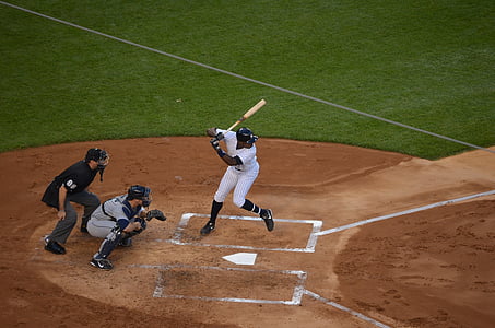men playing baseball thumbnail