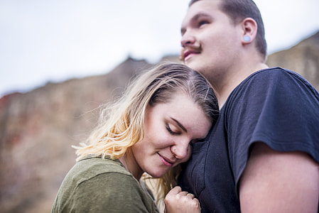 woman hugging man thumbnail