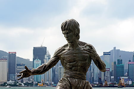 Bruce Lee statue thumbnail