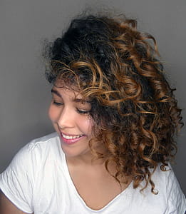 Woman Wearing White Scoop-neck Shirt thumbnail