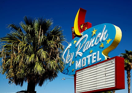 Sky Ranch Motel signage near green leafed tree during daytime thumbnail