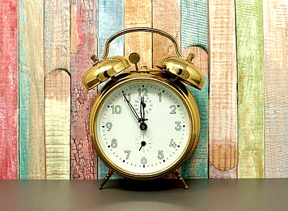gold twin-bell alarm clock thumbnail