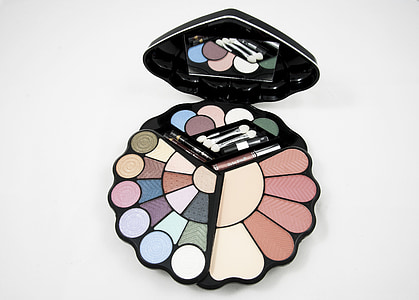 black makeup palette thumbnail