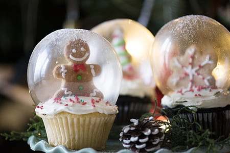 gingerbread water glove cupcake thumbnail