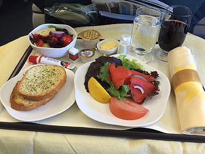 bread on plate thumbnail