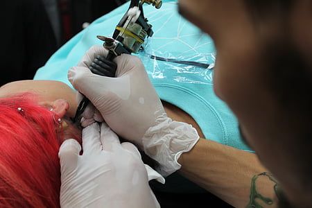 man tattooing womanneck thumbnail