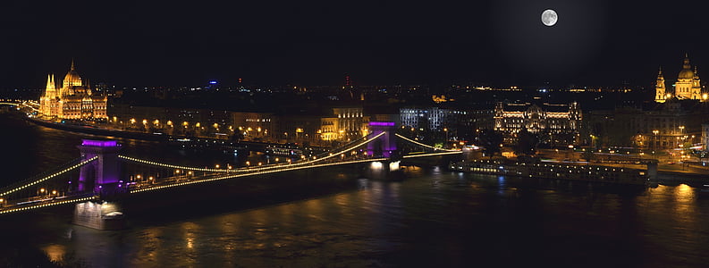 Manhattan Bridge during night time thumbnail
