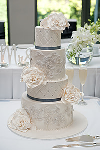 white icing-covered 4-tier cake thumbnail
