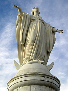 The statue of the Virgin Mary in Santiago, Chile thumbnail