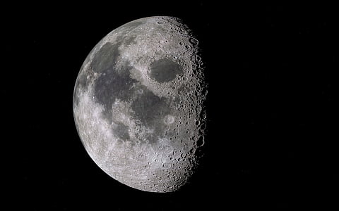 moon photography with black background thumbnail