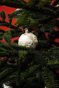white bauble thumbnail