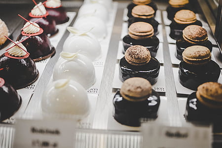 close up photography of macaroons thumbnail