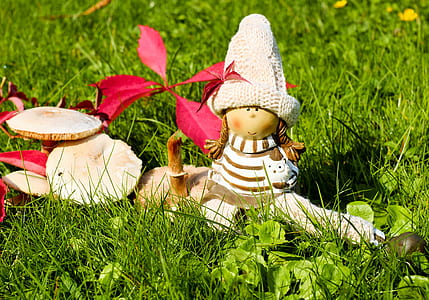girl wearing white dress figurine thumbnail