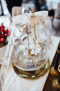 Table decorations with golden motifs thumbnail