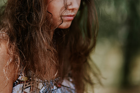 Woman in a dress with a camera thumbnail