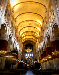 Basilica of Saint-Sernin - France - Largest Romanesque Church in Europe thumbnail