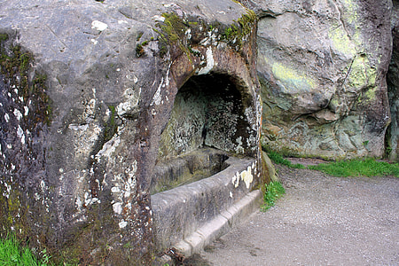 Stone Grave, Rock Grave thumbnail
