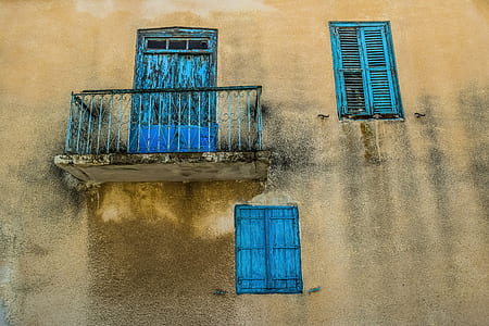 closed windows close-up photo thumbnail