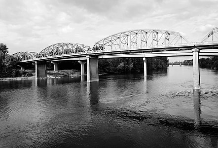 Ellsworth Street Bridge in Albany, Oregon thumbnail