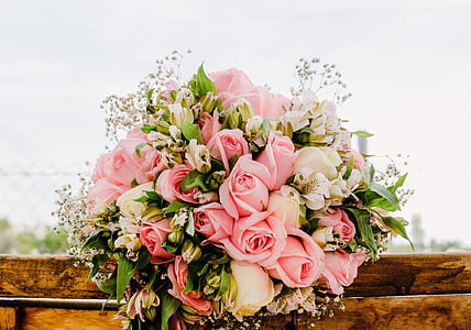 pink and white flower bouquet thumbnail