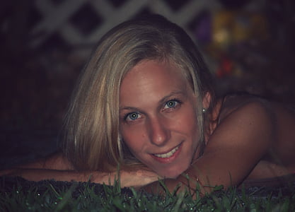 photo of woman blonde hair thumbnail