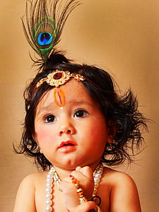 girl wearing necklace thumbnail