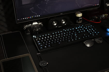 black computer keyboard thumbnail