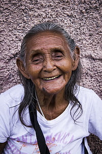 woman leaning on wall thumbnail