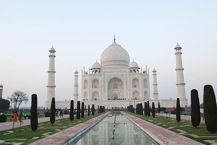 Taj Mahal, India during day thumbnail