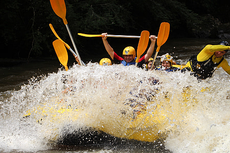 people on yellow water rafting thumbnail