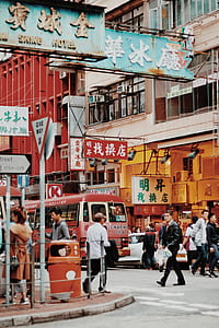 people crossing road thumbnail
