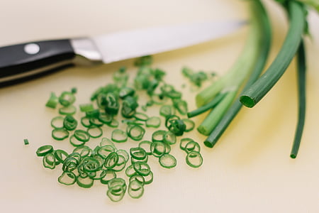 sliced spring onions thumbnail
