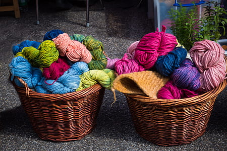 photo of spool of yarns on two baskets thumbnail