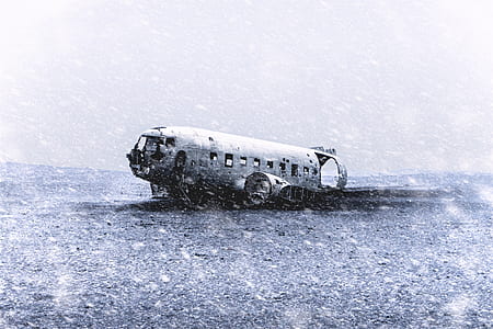 gray crash site airline thumbnail