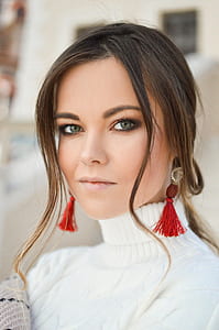 woman wearing white turtleneck top thumbnail